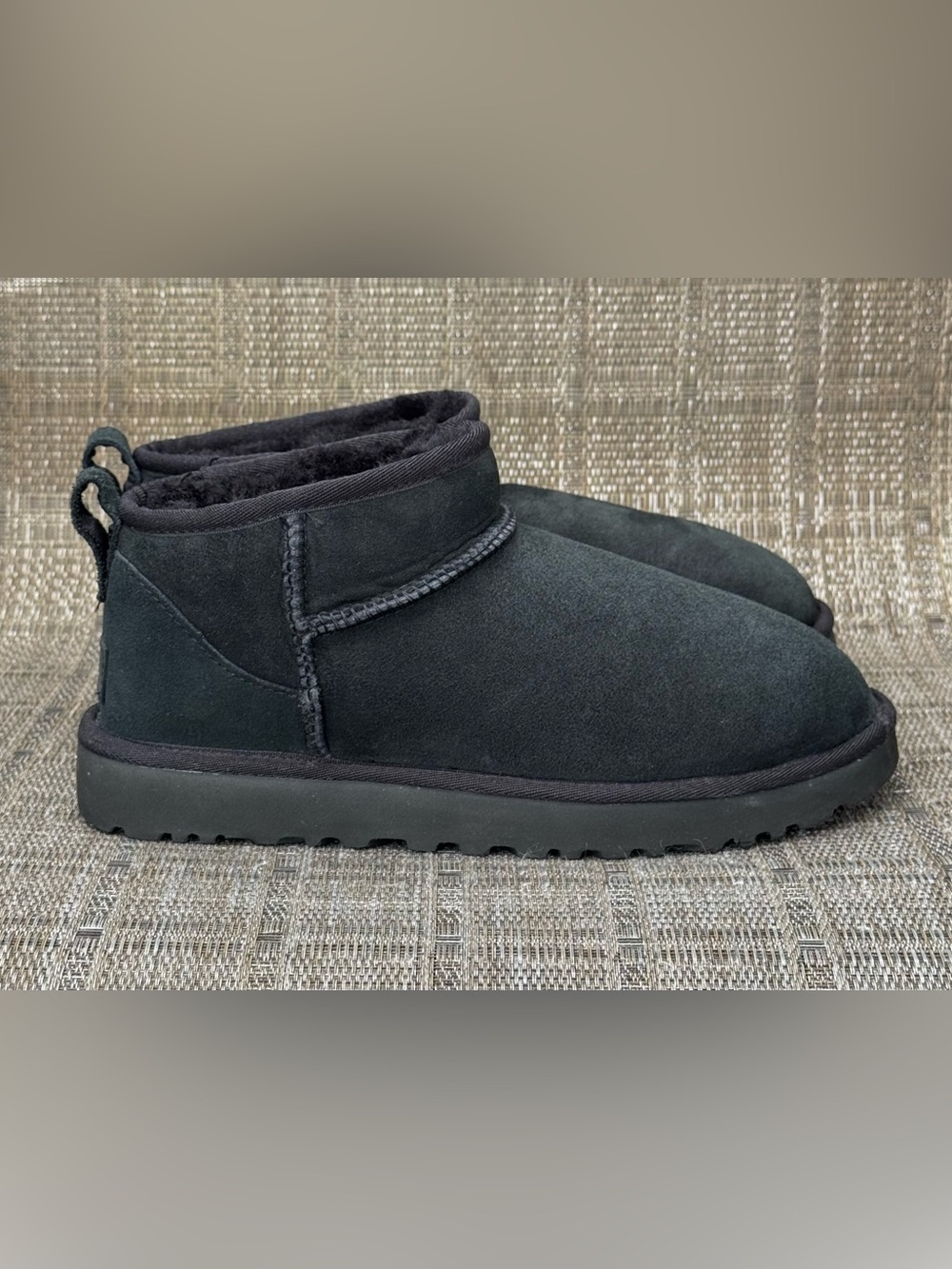 Ugg Classic Ultra Mini Boots Black Size 8 Like New!
